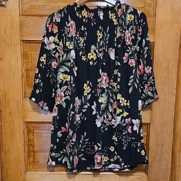 Pink and Black Floral 3/4 Sleeve Relaxed Blouse 1X - Picture 3 of 3